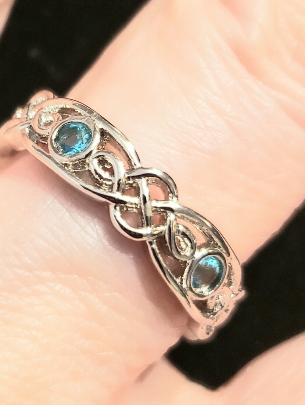NEW SZ 8.5 Silver Celtic Knot Design Ring W/ Aquamarine Stones In A Bezel Set.